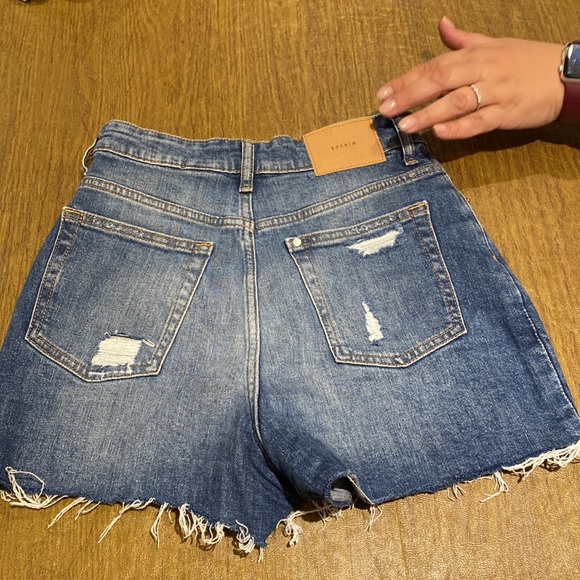 H & M blue denim shorts - Picture 2 of 4